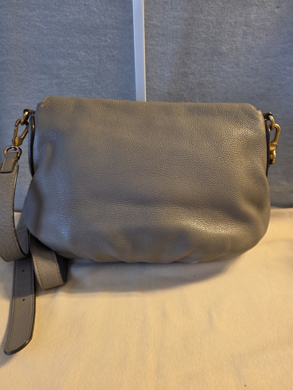 Nuts in a Basket Marc by Marc Jacobs Natasha Gray Pebbled Leather Crossbody Bag - Picture 3 of 9